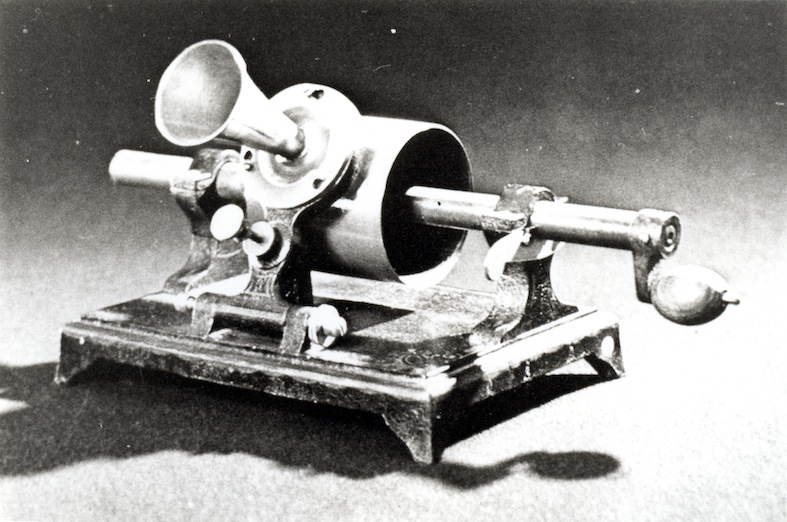 Reproduction de la machine «Fin Foil» d’Edison de 1878 à entraînement direct
par manivelle