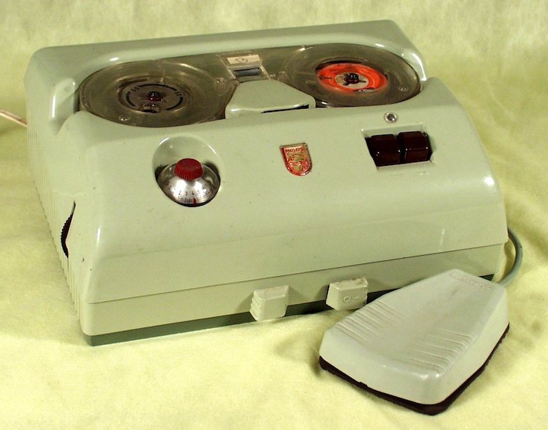 Machine à Dicter Philips à Lampes, avec Pédales de Télécommande, Chargeur pour 2 Bobines de 80mn, fin années cinquantes, Prémices de la Cassette