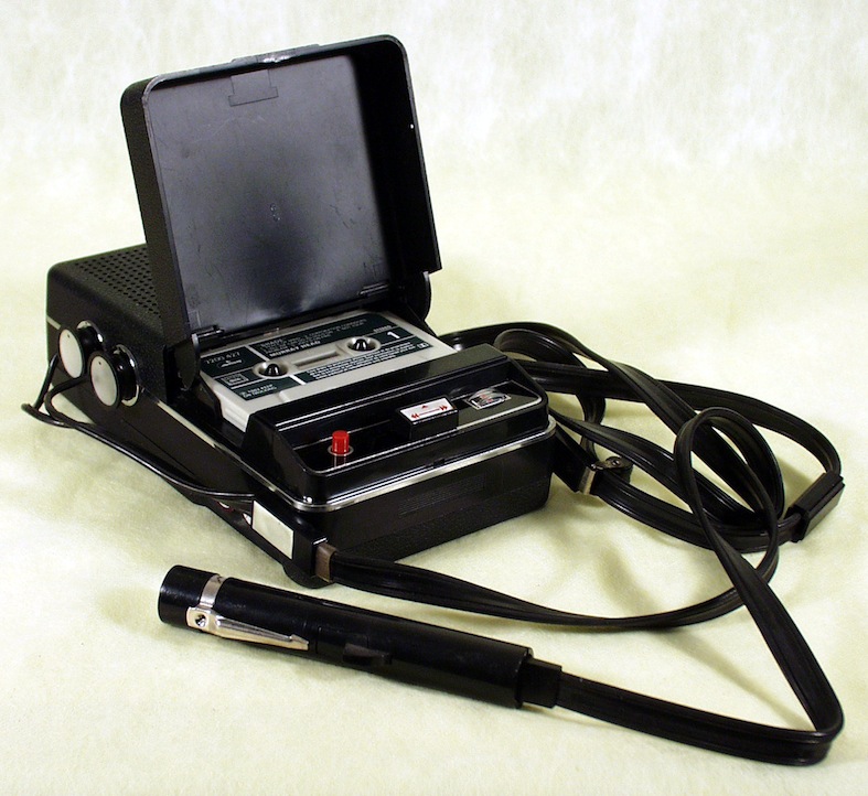 Magnétophone à Cassette Radiola, Années 1965-66 avec Micro-courroie